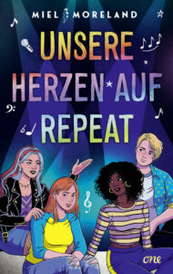 Cover des Buches "Unsere Herzen auf Repeat" von Miel Moreland. Der Titel ist mit einem Farbverlauf in Regenbogenfarben geschrieben. Darunter sind die Zeichnungen von vier Personen zu sehen. Es handelt sich um die Personen des Buches, die Bandmitglieder von Moonlight Overthrow.